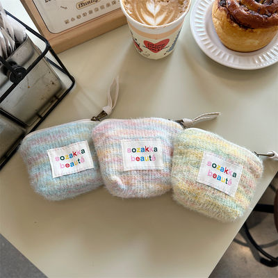 Alle seizoenen aangepast kleuren mini pluis cosmetische tas voor vrouwen Draagbaar en compact