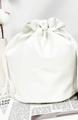 Custom Logo Printed PU Leather Drawstring Bag voor aangepaste kleur cosmetische verpakking