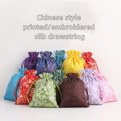 Gepersonaliseerde kleur Chinese stijl brocade trekstreng zak voor gepersonaliseerde logo sieraden zak