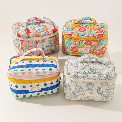 Flower Puffy Quilted Make-up Bag voor het dagelijks leven Ins Reis Student Tote Grote capaciteit