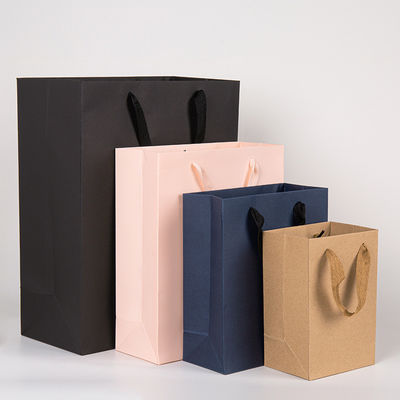 Op maat gedrukt logo Luxe winkelshop Papier geschenkzakken Op maat geschenk verpakking
