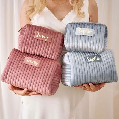 Zipper sluiting fluweel toiletzak voor comfortabele en stijlvolle reisbehoeften