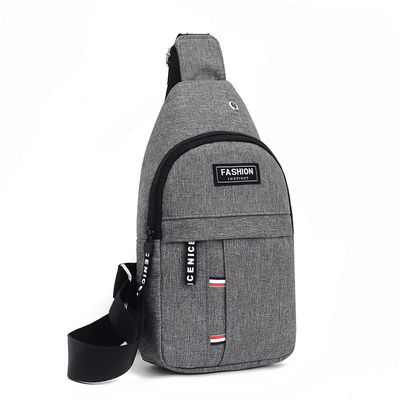Custom logo oortelefoon gat mannen sling tas voor het dagelijks leven en sport in veelzijdige stijl