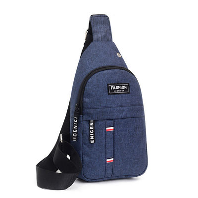 Custom logo oortelefoon gat mannen sling tas voor het dagelijks leven en sport in veelzijdige stijl