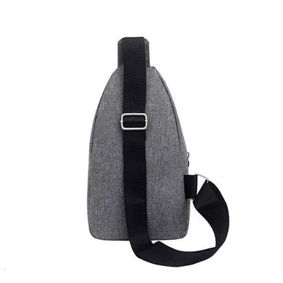 Custom logo oortelefoon gat mannen sling tas voor het dagelijks leven en sport in veelzijdige stijl