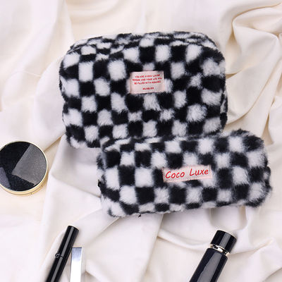 Gingham make-up zak met een aangepaste kleur en handdoek bordure logo