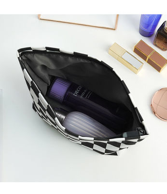 Mode Draagbare wastas op maat Zwart-wit Schakbord Cosmetische borsteltas