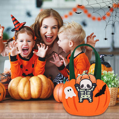 Felt pompoenvormige zak voor het verzamelen van snoep of speelgoed tijdens Halloween
