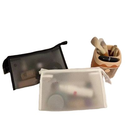 Custom Simple Nylon Mesh Make-up Bag voor toilet- en cosmetische opslag in zwarte kleur