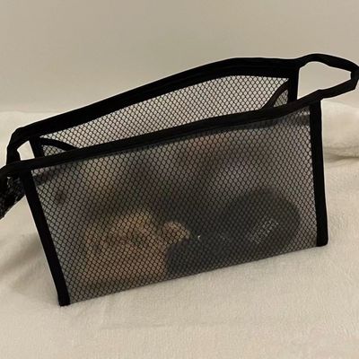 Custom Simple Nylon Mesh Make-up Bag voor toilet- en cosmetische opslag in zwarte kleur