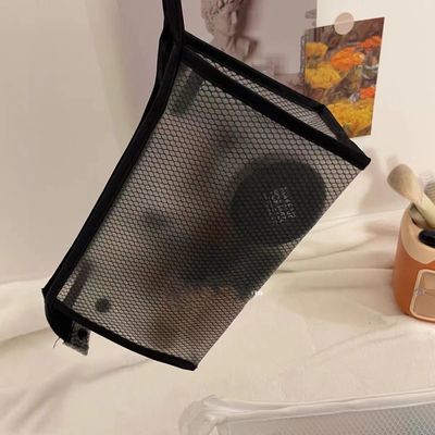 Custom Simple Nylon Mesh Make-up Bag voor toilet- en cosmetische opslag in zwarte kleur