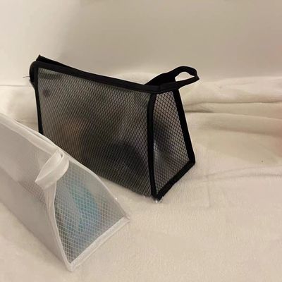 Custom Simple Nylon Mesh Make-up Bag voor toilet- en cosmetische opslag in zwarte kleur