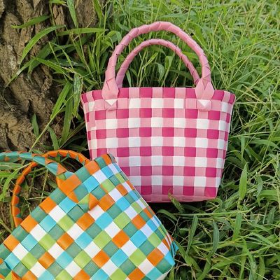 Eco-vriendelijke vrouwen Triangle Straw Raffia Bag voor reizen en uitgaan Nieuwste modieuze