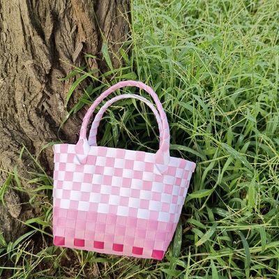 Eco-vriendelijke vrouwen Triangle Straw Raffia Bag voor reizen en uitgaan Nieuwste modieuze