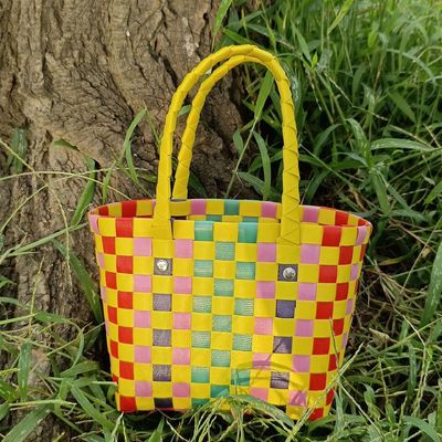 Eco-vriendelijke vrouwen Triangle Straw Raffia Bag voor reizen en uitgaan Nieuwste modieuze