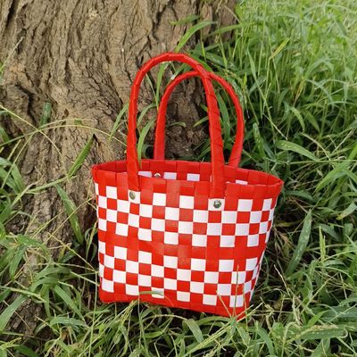 Eco-vriendelijke vrouwen Triangle Straw Raffia Bag voor reizen en uitgaan Nieuwste modieuze