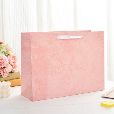 Op maat gemaakte gedrukte logo Luxe Boutique Shopping Papieren geschenkzakken voor verpakkingsartikelen