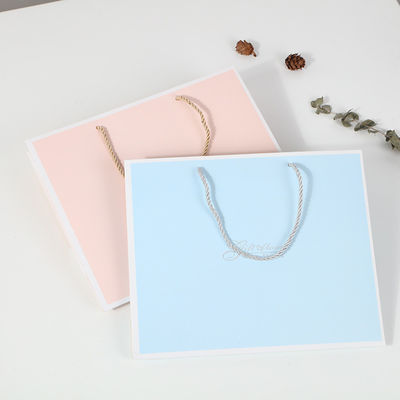 Op maat gedrukte winkeltas karton luxe witte kraftpapier cadeautas met lintgreep