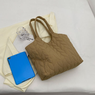 Herbruikbare cadeautjes Winter Quilted Puffy Puffer Tote Bag voor vrouwen Custom Logo Printed