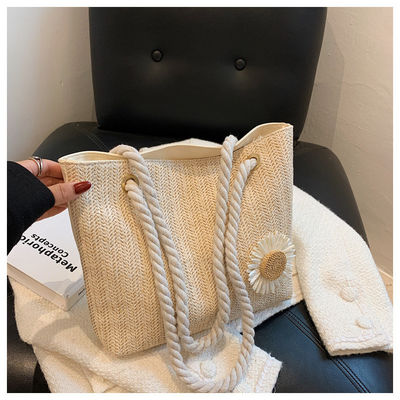 2022 eenvoudige handtassen stro strandtas mode zijde sjaal vrouwen schoudertassen met materialen