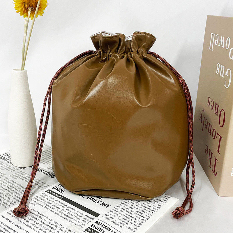 Custom Logo Printed PU Leather Drawstring Bag voor aangepaste kleur cosmetische verpakking